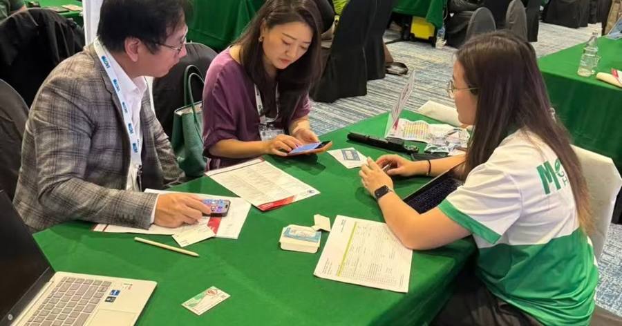 Meeting golf and travel partners